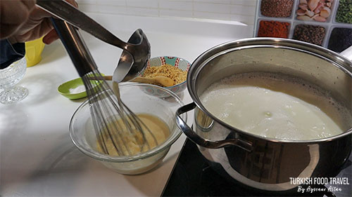 Preparing the thickening sauce